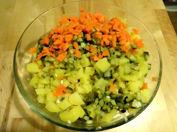 Cuisine moldave Salade Olivier légumes